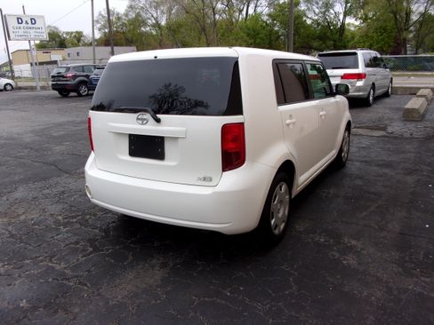 Used 2010 Scion xB FWD image 4