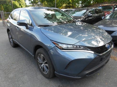 Used 2022 Toyota Venza LE AWD image 1