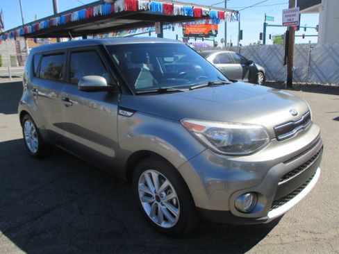 Used 2019 Kia Soul + image 14