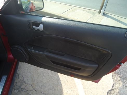 Used 2008 Ford Mustang image 9