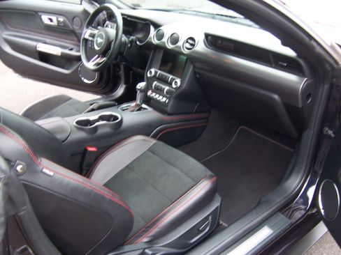 Used 2023 Ford Mustang GT Premium image 13