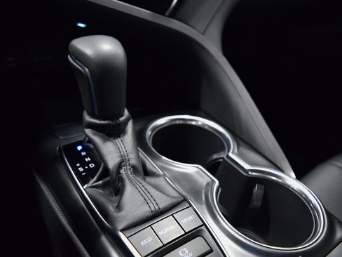 Used 2018 Toyota Camry XLE image 24