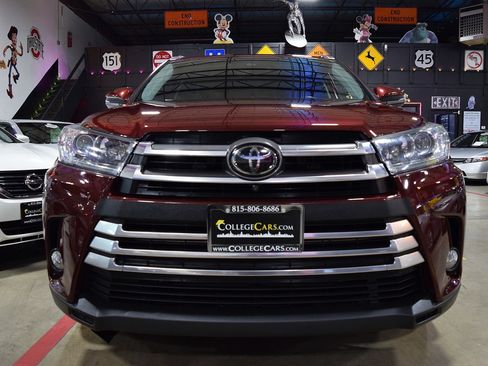 Used 2018 Toyota Highlander Limited image 10