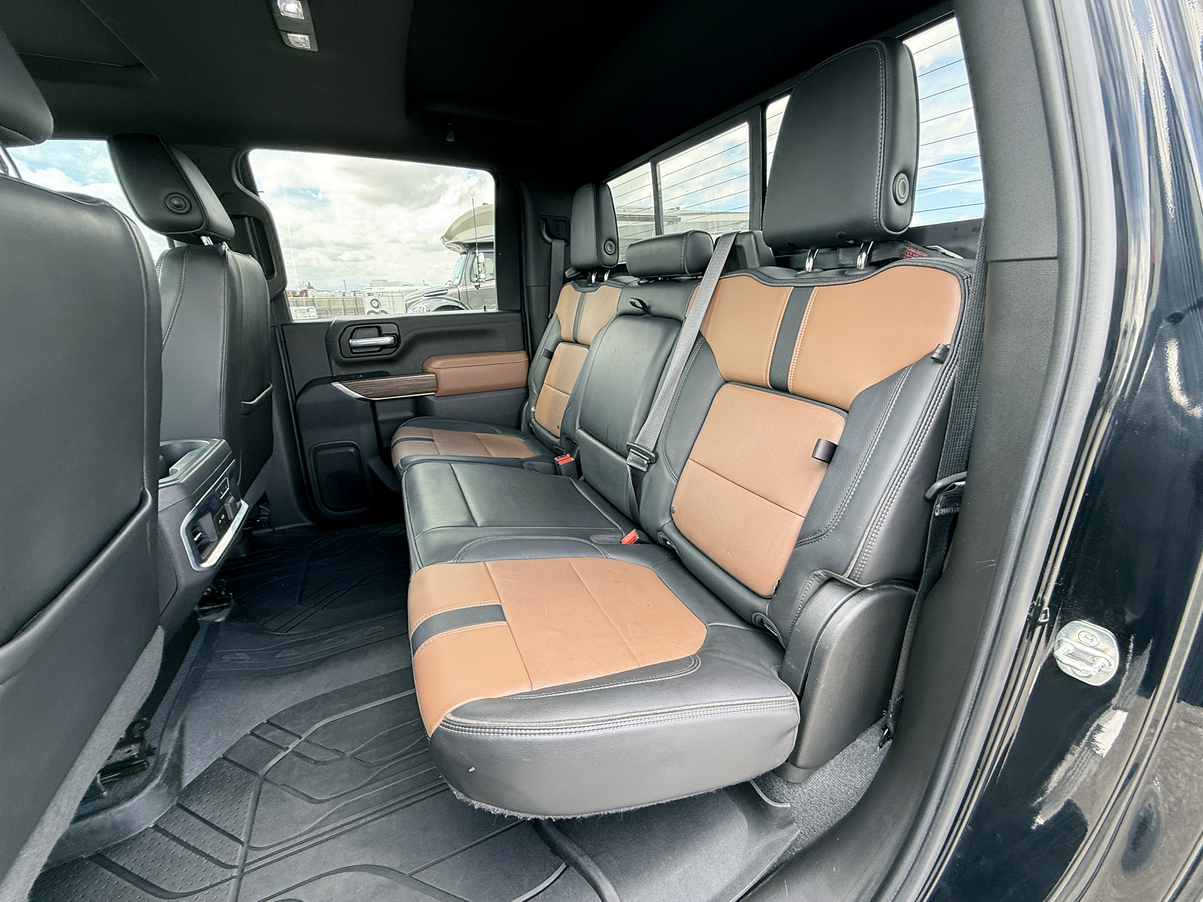 Used 2020 Chevrolet Silverado 3500 4x4 Crew Cab High Country image 15