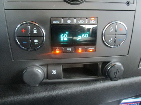 Used 2011 Chevrolet Silverado 1500 LT Z71 image 41