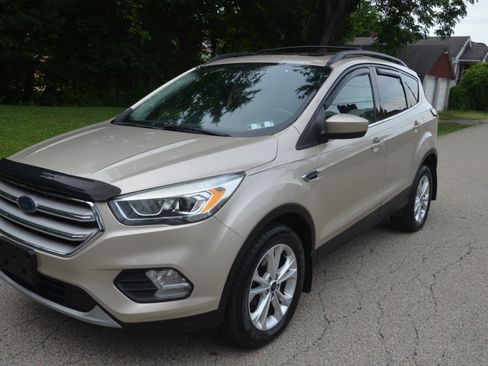 Used 2018 Ford Escape 4WD SEL image 2
