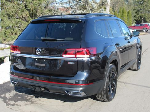 Used 2022 Volkswagen Atlas SE w/ Technology Package image 7