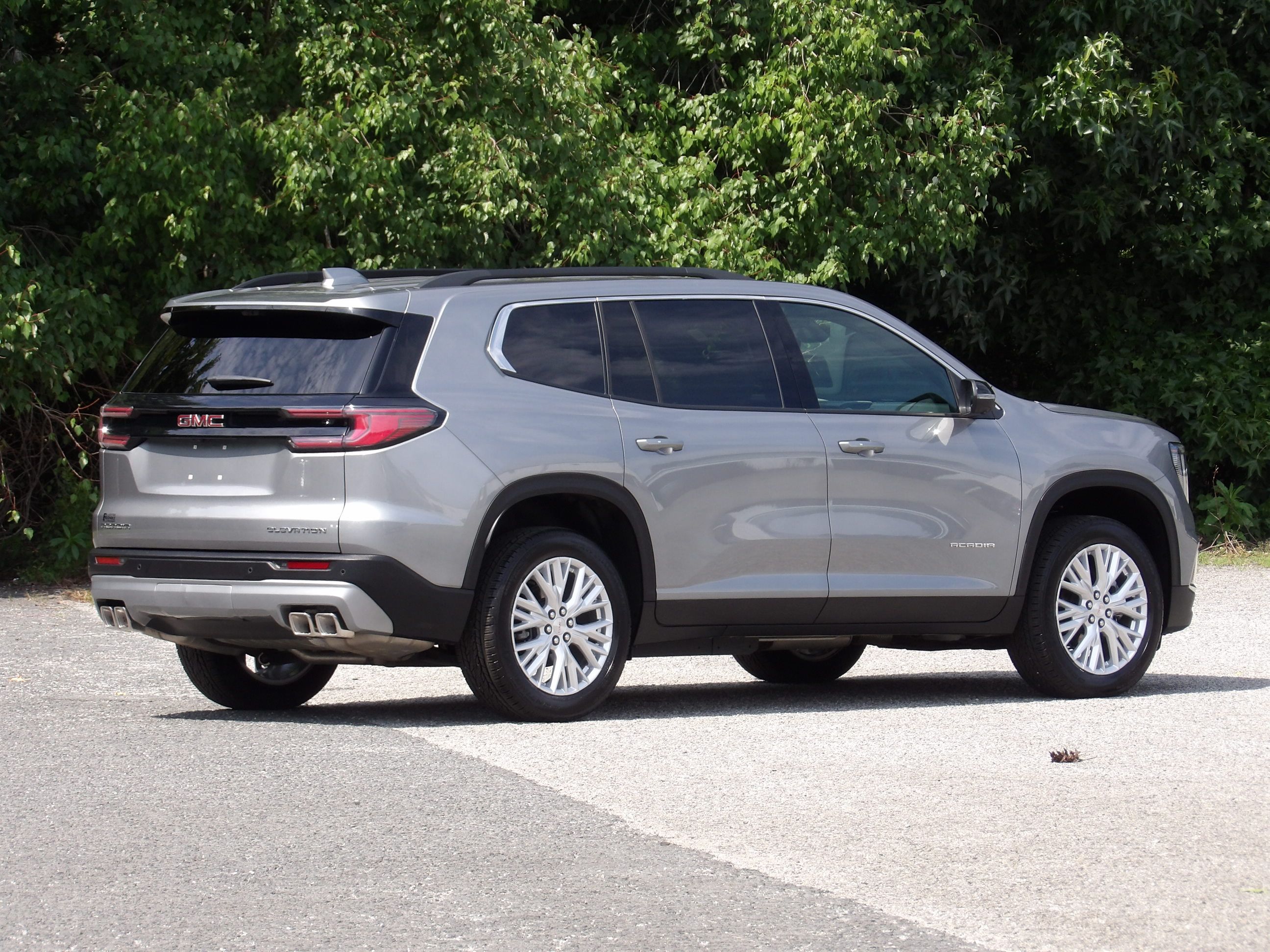 Used 2026 GMC Acadia FWD Elevation image 8