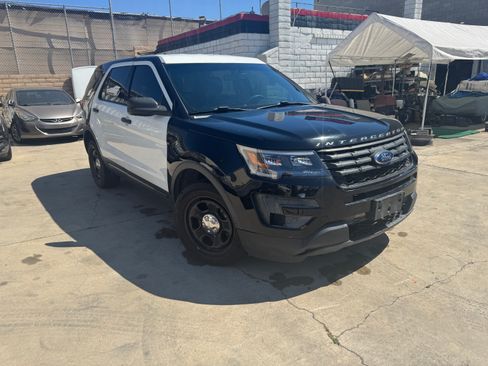 Used 2016 Ford Explorer image 2