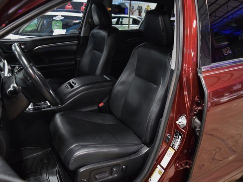 Used 2018 Toyota Highlander Limited image 18