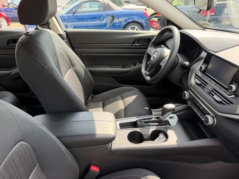 Used 2024 Nissan Altima 2.5 S FWD image 18