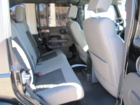 Used 2010 Jeep Wrangler Unlimited Sahara image 18