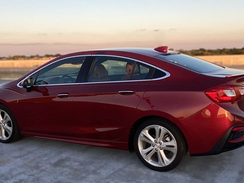 Used 2017 Chevrolet Cruze Premier image 32