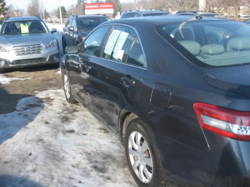 Used 2011 Toyota Camry XLE image 6