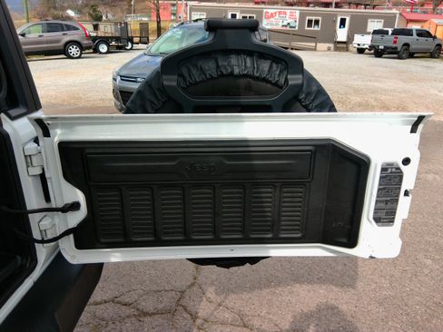 Used 2018 Jeep Wrangler Unlimited Sport image 35