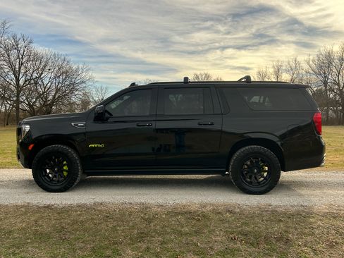 Used 2022 GMC Yukon XL AT4 image 7