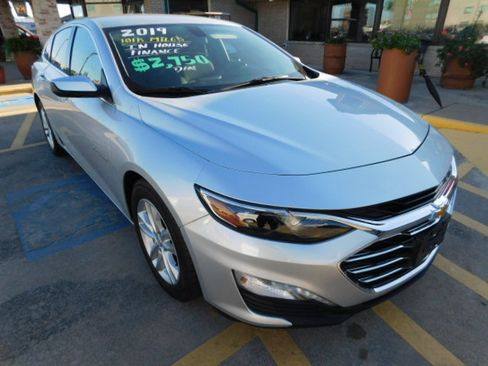Used 2019 Chevrolet Malibu LT image 2