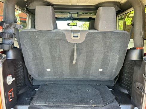 Used 2015 Jeep Wrangler Rubicon image 14