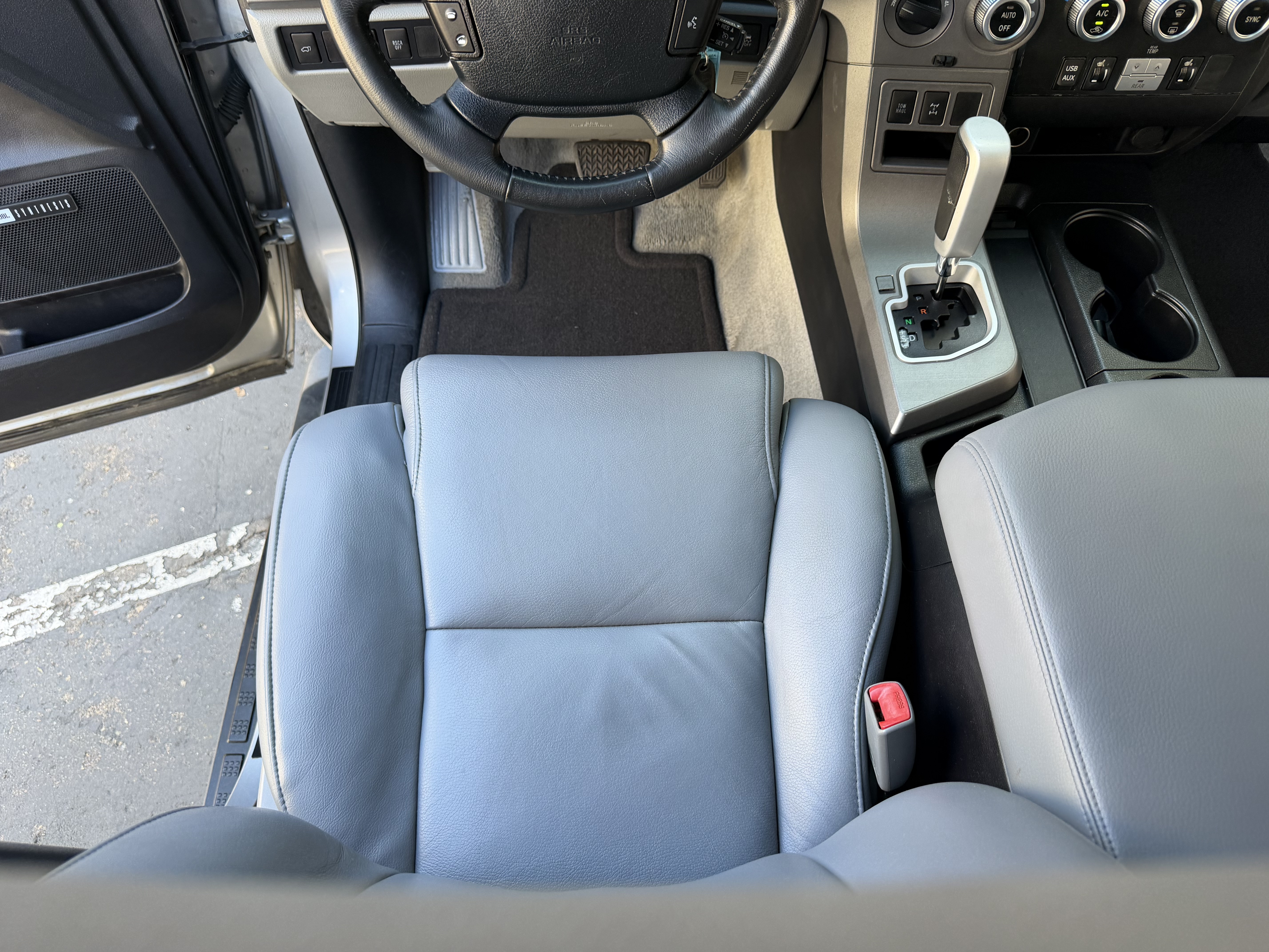Used 2011 Toyota Sequoia Limited AWD/4WD image 22