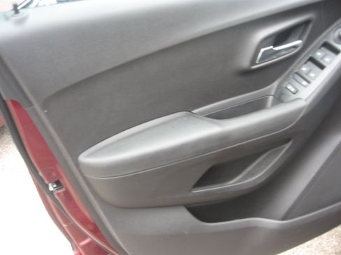 Used 2017 Chevrolet Trax AWD LS image 8