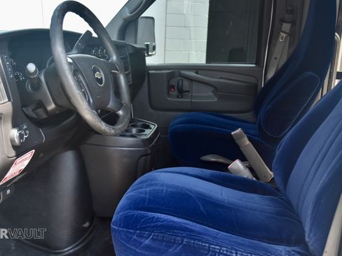 Used 2013 Chevrolet Express 3500 image 21