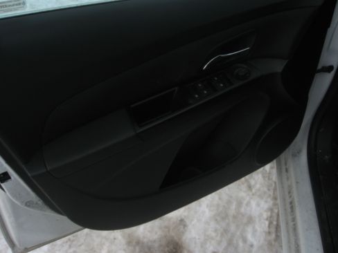 Used 2014 Chevrolet Cruze LT image 8