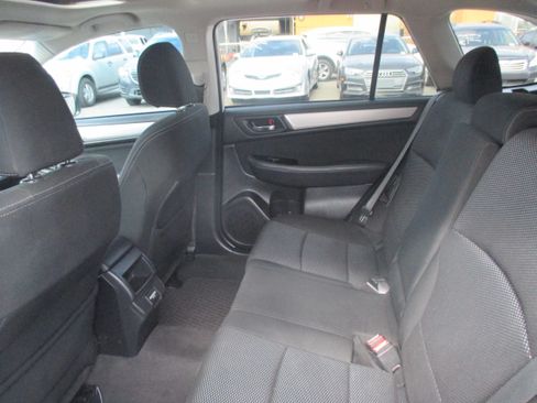 Used 2018 Subaru Outback 2.5i Premium Wagon 4D AWD/4WD image 12