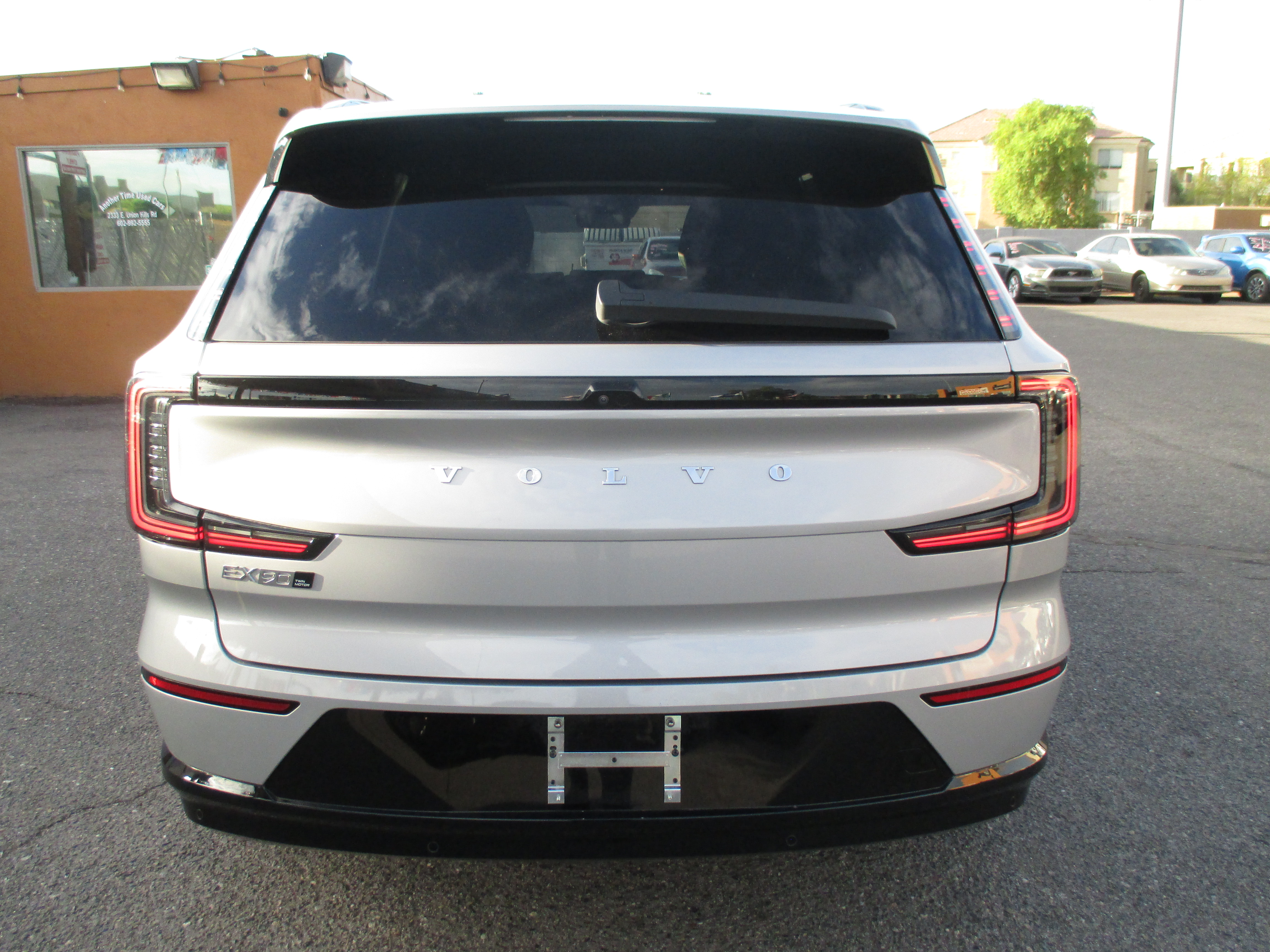 Used 2025 Volvo EX90 AWD Plus 7-Passenger image 14