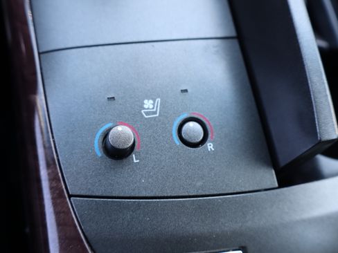 Used 2011 Toyota Avalon Limited FWD image 27