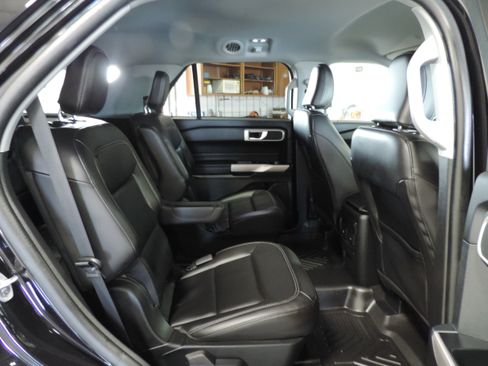 Used 2023 Ford Explorer 4WD XLT image 23