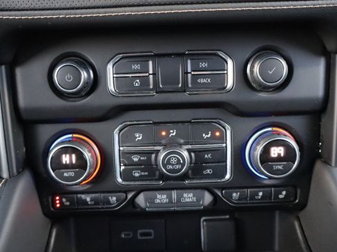 Used 2021 Chevrolet Suburban Premier image 24