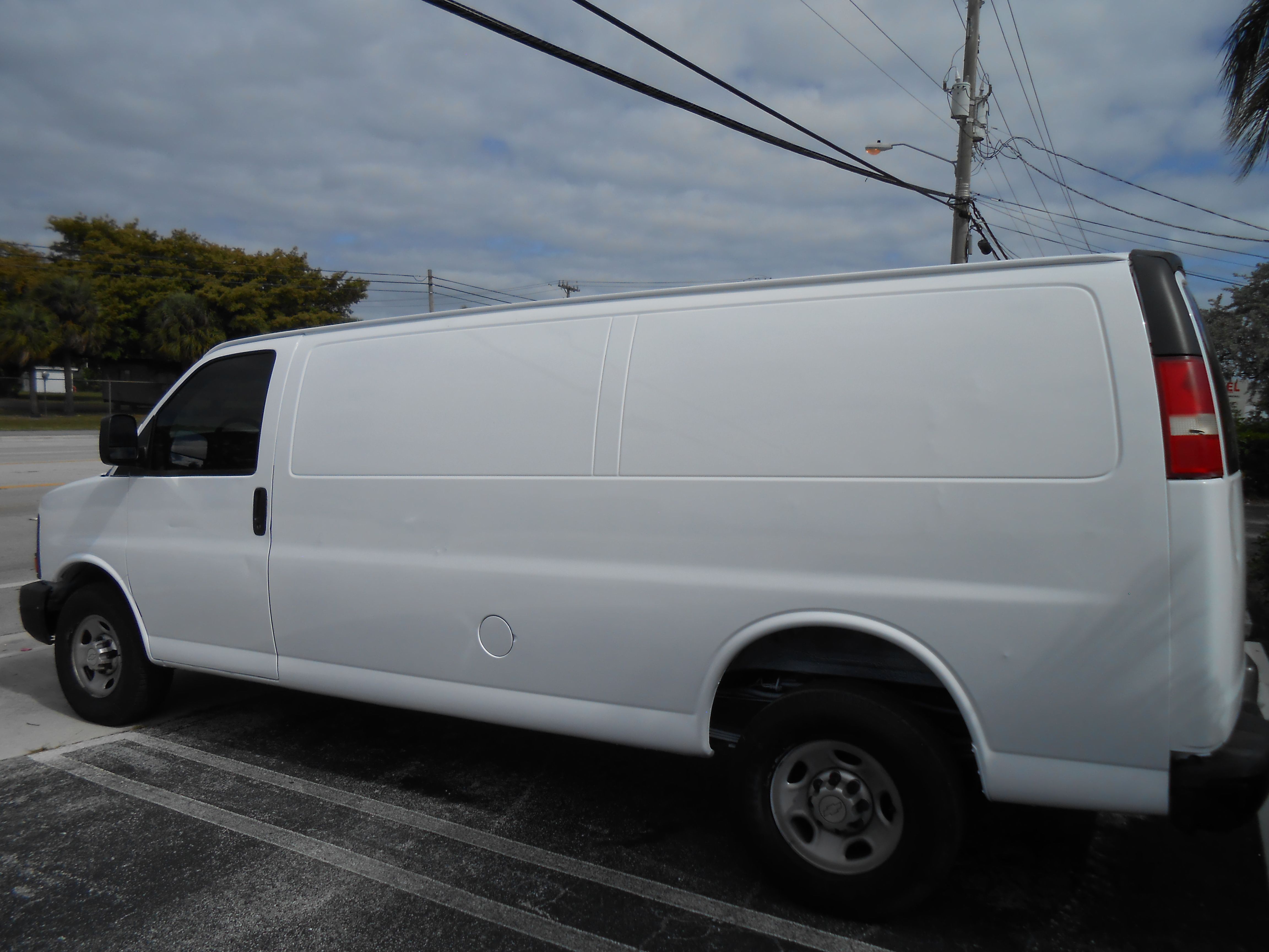 Used 2015 Chevrolet Express 2500 RWD image 3