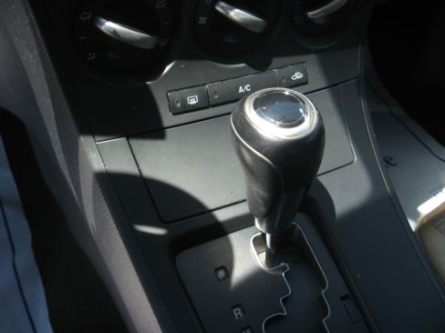 Used 2012 MAZDA MAZDA3 i Touring Hatchback FWD image 12