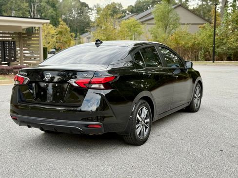 Used 2020 Nissan Versa SV image 4