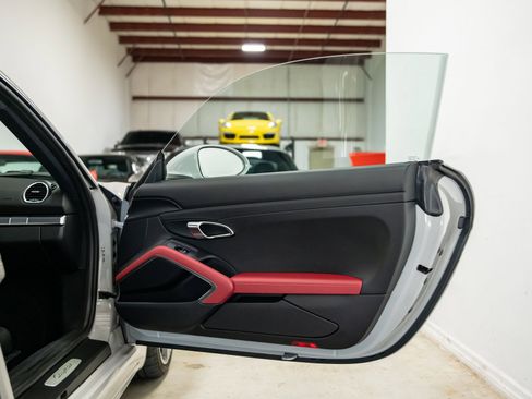 Used 2023 Porsche 718 Cayman image 29