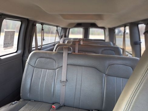 Used 2017 Chevrolet Express 3500 LS image 9