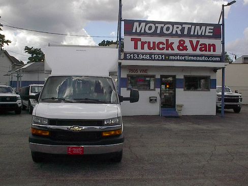 Used 2022 Chevrolet Express 3500 UNAVAIL RWD image 2