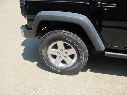 Used 2009 Jeep Wrangler 4WD Unlimited X image 13