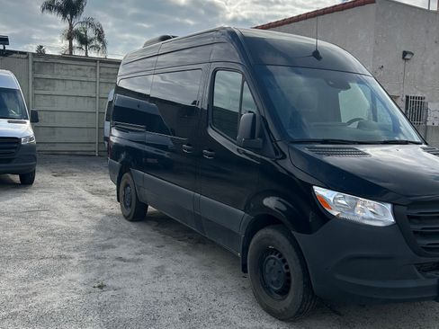 Used 2024 Mercedes-Benz Sprinter 2500 image 2