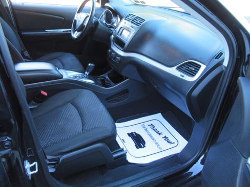 Used 2019 Dodge Journey SE image 14