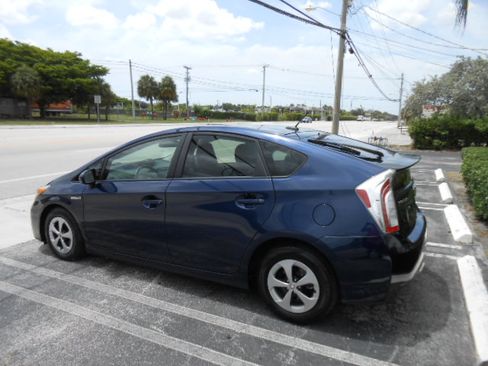 Used 2013 Toyota Prius Three Hatchback 4D FWD image 3
