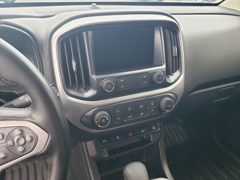 Used 2022 Chevrolet Colorado 2WD Extended Cab LT image 14