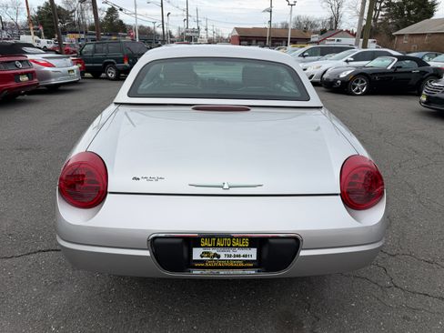 Used 2004 Ford Thunderbird image 37