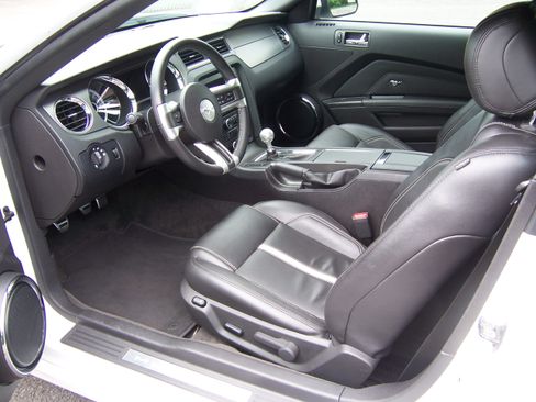 Used 2013 Ford Mustang GT Convertible RWD image 11