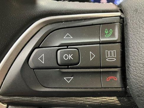 Used 2023 Jeep Grand Cherokee L Laredo image 16