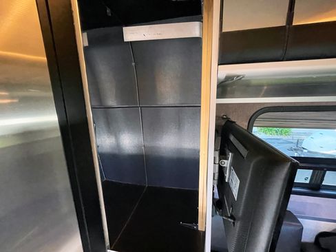 Used 2014 Mercedes-Benz Sprinter 4500 image 29