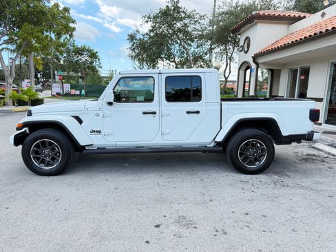 Used 2021 Jeep Gladiator Overland image 4