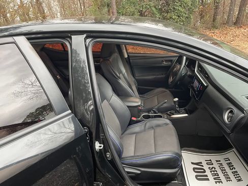 Used 2019 Toyota Corolla SE image 16