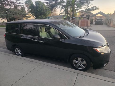 Used 2014 Nissan Quest image 1