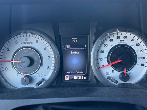 Used 2015 Toyota Sienna SE image 25